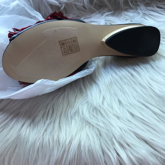 Burgundy red fringe open toe sandal. Wooden tear drop heel vintage style - Picture 7 of 8